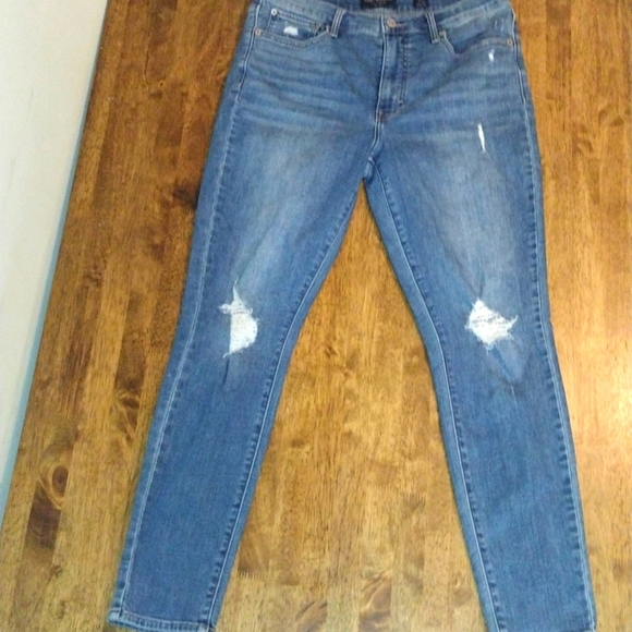 Lucky Brand Medium Wash Distressed Skinny Jeans 12/31 - Picture 1 of 6